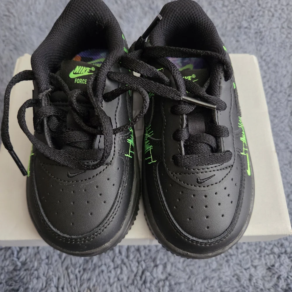 Nike Force 1 Low LV8 4 Lace (Toddler) - Black/Green Strike